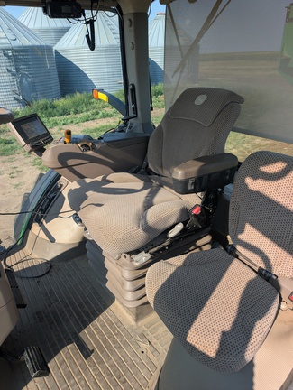 2016 John Deere 7210R Tractor