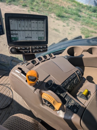 2016 John Deere 7210R Tractor