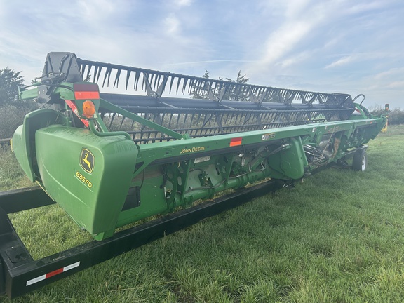 2018 John Deere 635FD Header Combine