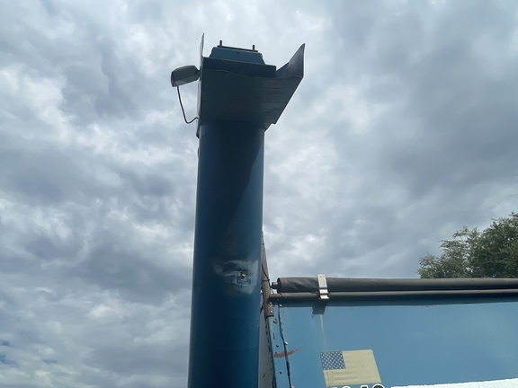 1995 Kinze 1040 Grain Cart