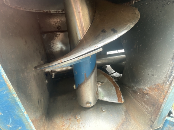 1995 Kinze 1040 Grain Cart