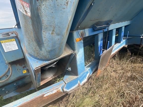 1995 Kinze 1040 Grain Cart