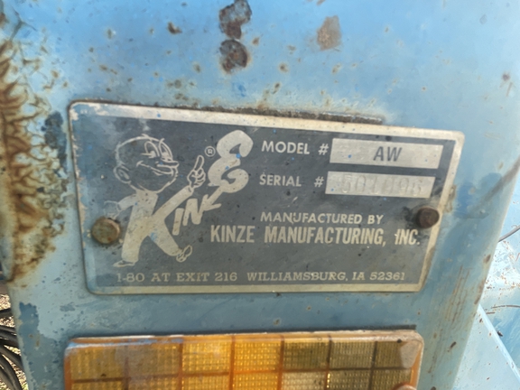 1995 Kinze 1040 Grain Cart