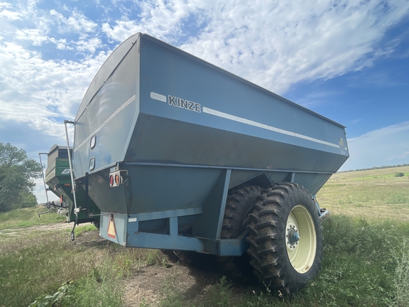 1995 Kinze 1040 Grain Cart