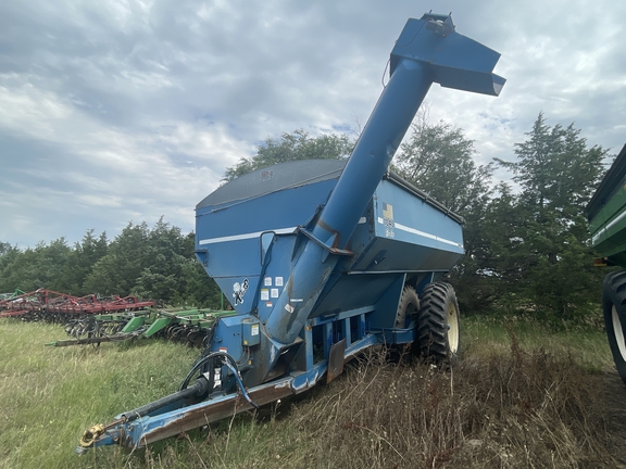 1995 Kinze 1040 Grain Cart