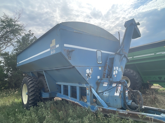 1995 Kinze 1040 Grain Cart
