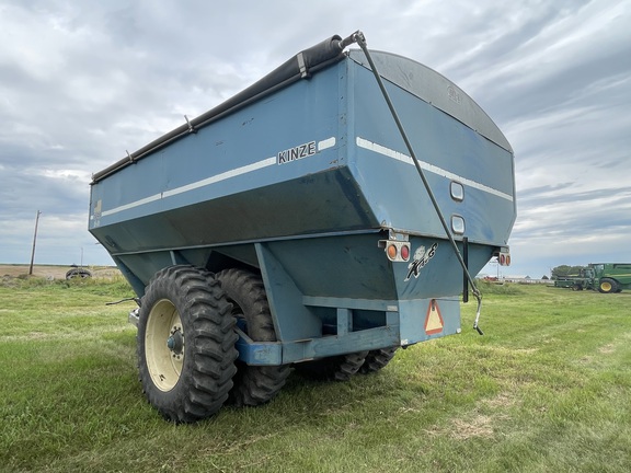 1995 Kinze 1040 Grain Cart