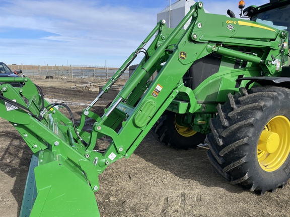 2022 John Deere 680R Loader