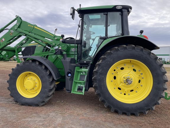 2022 John Deere 640R Loader