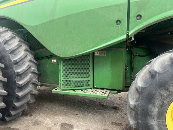2019 John Deere S780 Combine