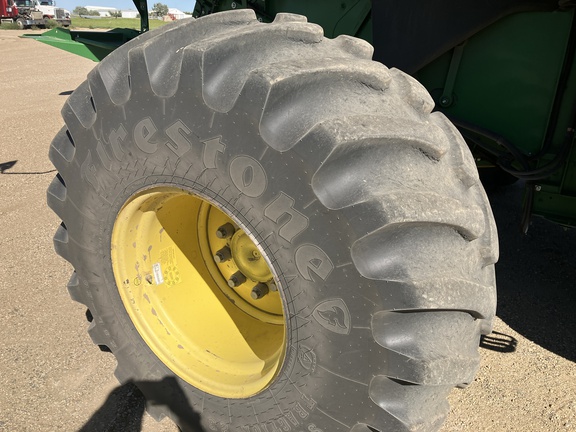 2017 John Deere S680 Combine