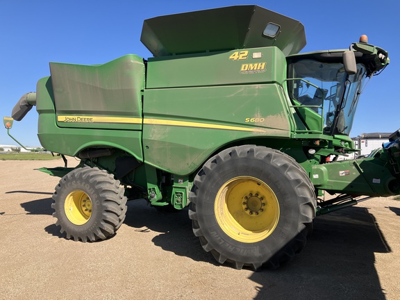 2017 John Deere S680 Combine