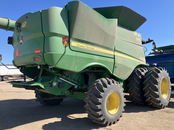 2017 John Deere S680 Combine