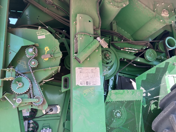 2017 John Deere S680 Combine