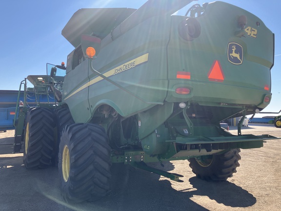 2017 John Deere S680 Combine