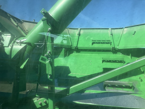 2017 John Deere S680 Combine