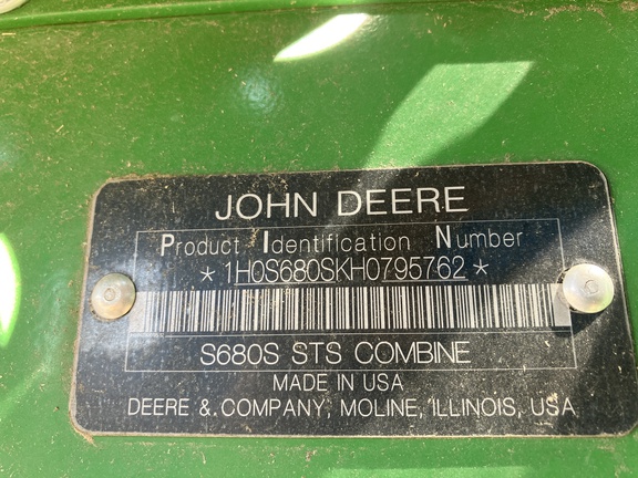 2017 John Deere S680 Combine