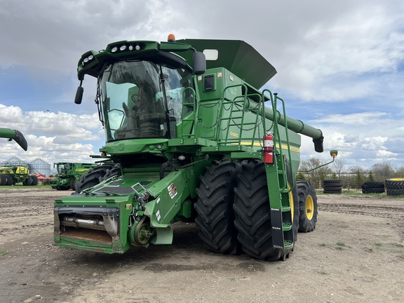 2017 John Deere S680 Combine