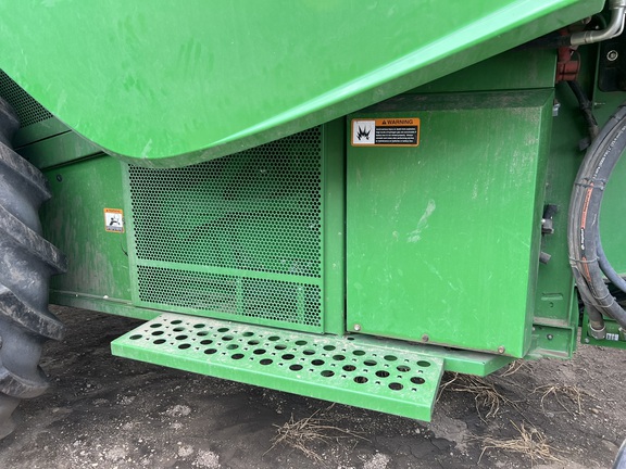 2017 John Deere S680 Combine