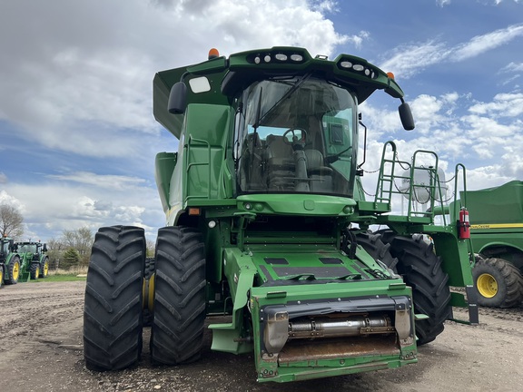 2017 John Deere S680 Combine