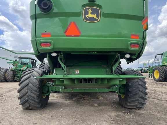 2017 John Deere S680 Combine