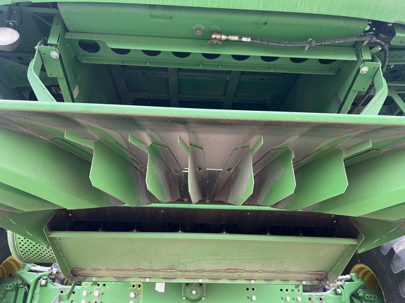 2017 John Deere S680 Combine