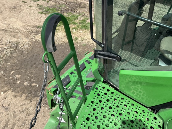 2017 John Deere S680 Combine