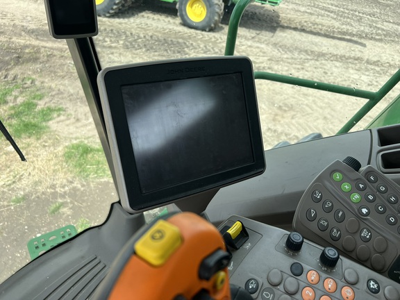 2017 John Deere S680 Combine