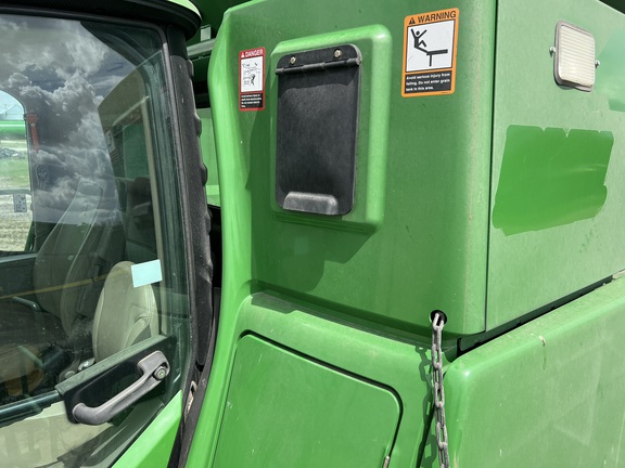 2017 John Deere S680 Combine