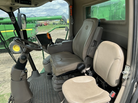 2017 John Deere S680 Combine