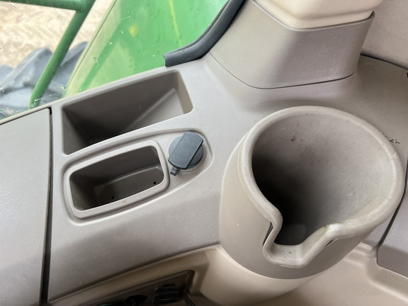 2017 John Deere S680 Combine