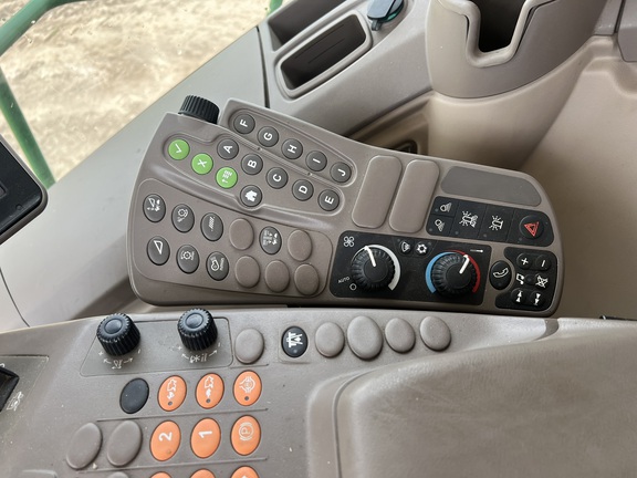 2017 John Deere S680 Combine