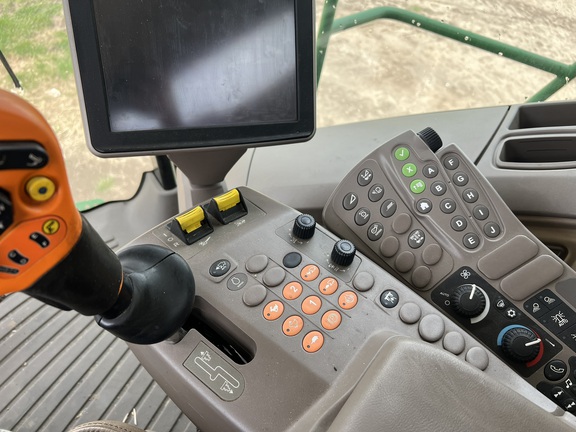 2017 John Deere S680 Combine