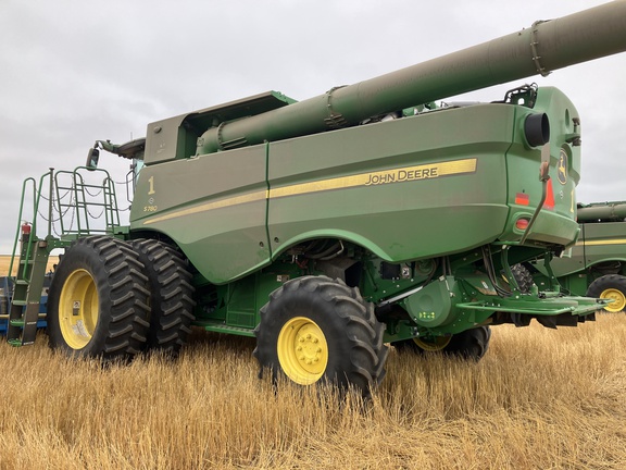 2022 John Deere S780 Combine