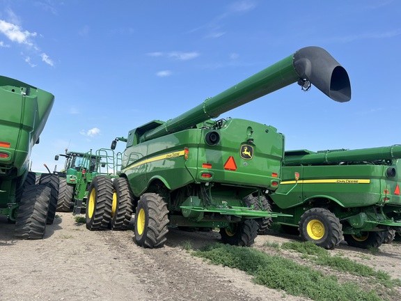 2022 John Deere S780 Combine