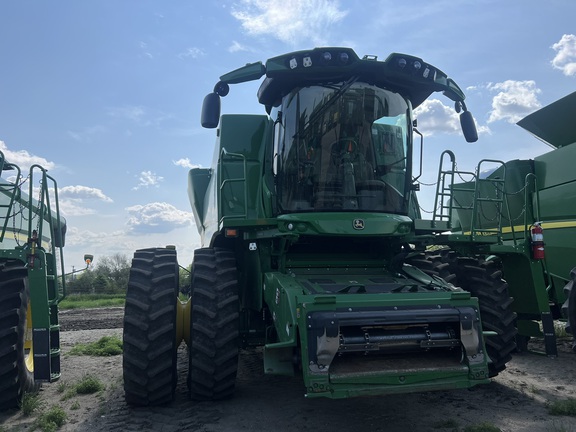 2022 John Deere S780 Combine