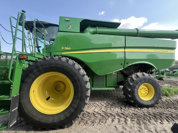 2022 John Deere S780 Combine