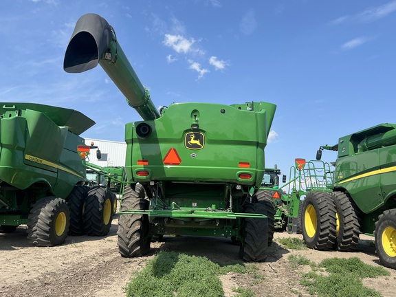 2022 John Deere S780 Combine