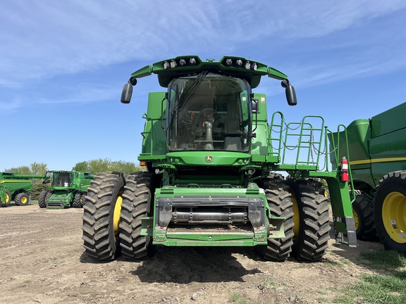 2022 John Deere S780 Combine