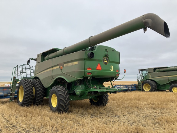 2022 John Deere S780 Combine