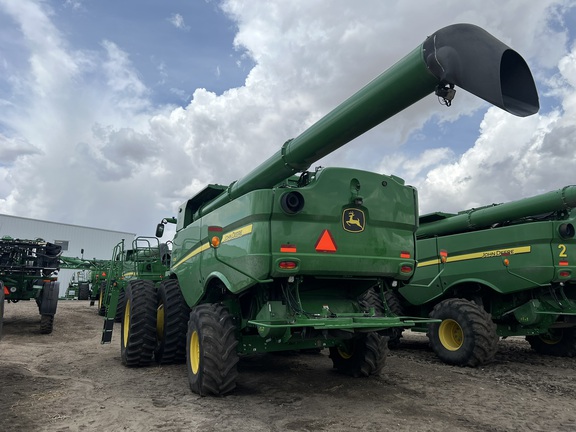 2022 John Deere S780 Combine