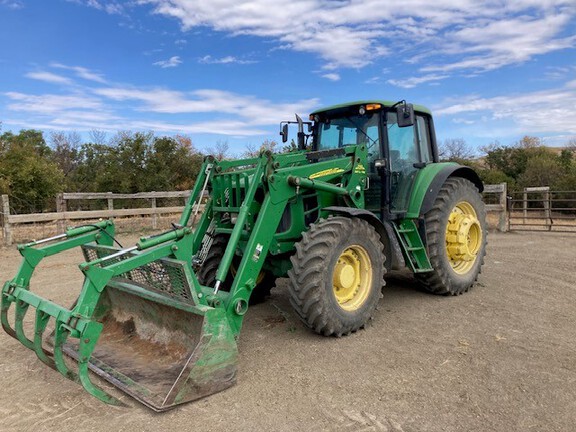 2009 John Deere 7330 Tractor