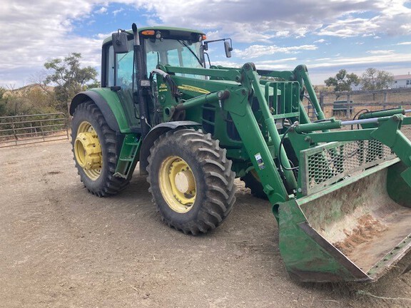 2009 John Deere 7330 Tractor