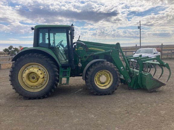 2009 John Deere 7330 Tractor