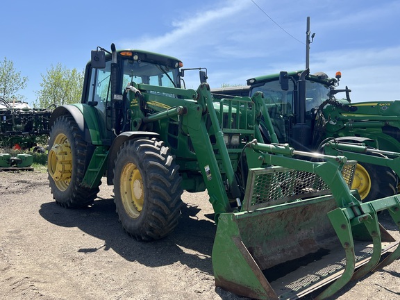 2009 John Deere 7330 Tractor