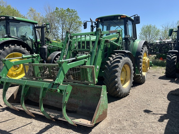 2009 John Deere 7330 Tractor