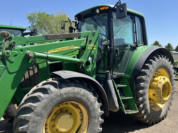 2009 John Deere 7330 Tractor