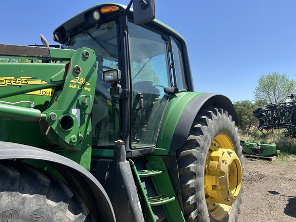 2009 John Deere 7330 Tractor
