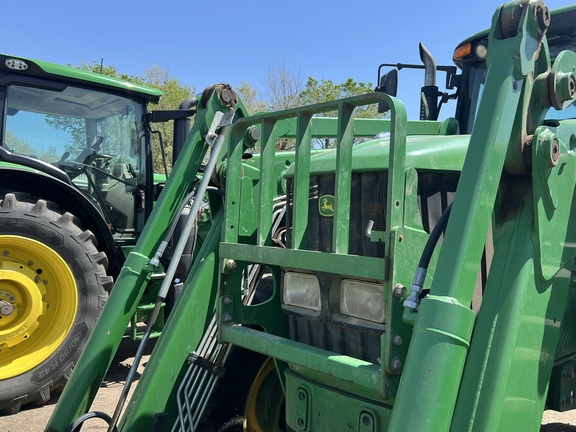 2009 John Deere 7330 Tractor