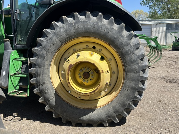 2009 John Deere 7330 Tractor